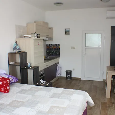 Jacqueline アパート