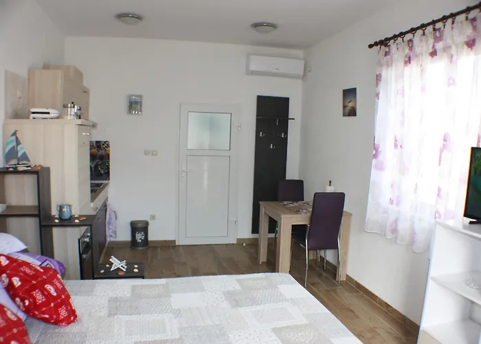 Jacqueline * Ζαντάρ