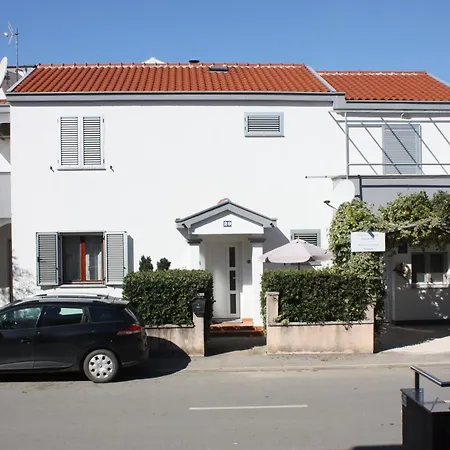 Jacqueline Apartment